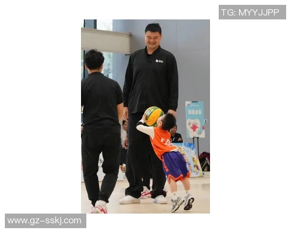 艾佛森亲自指导姚明训练揭秘篮球巨星之间的默契与成长之路