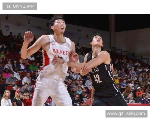 老大与姚明的篮球传奇对决与友谊的精彩瞬间回顾