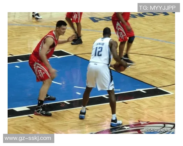 詹姆斯挑战姚明单打对决的精彩瞬间与篮球技巧分析